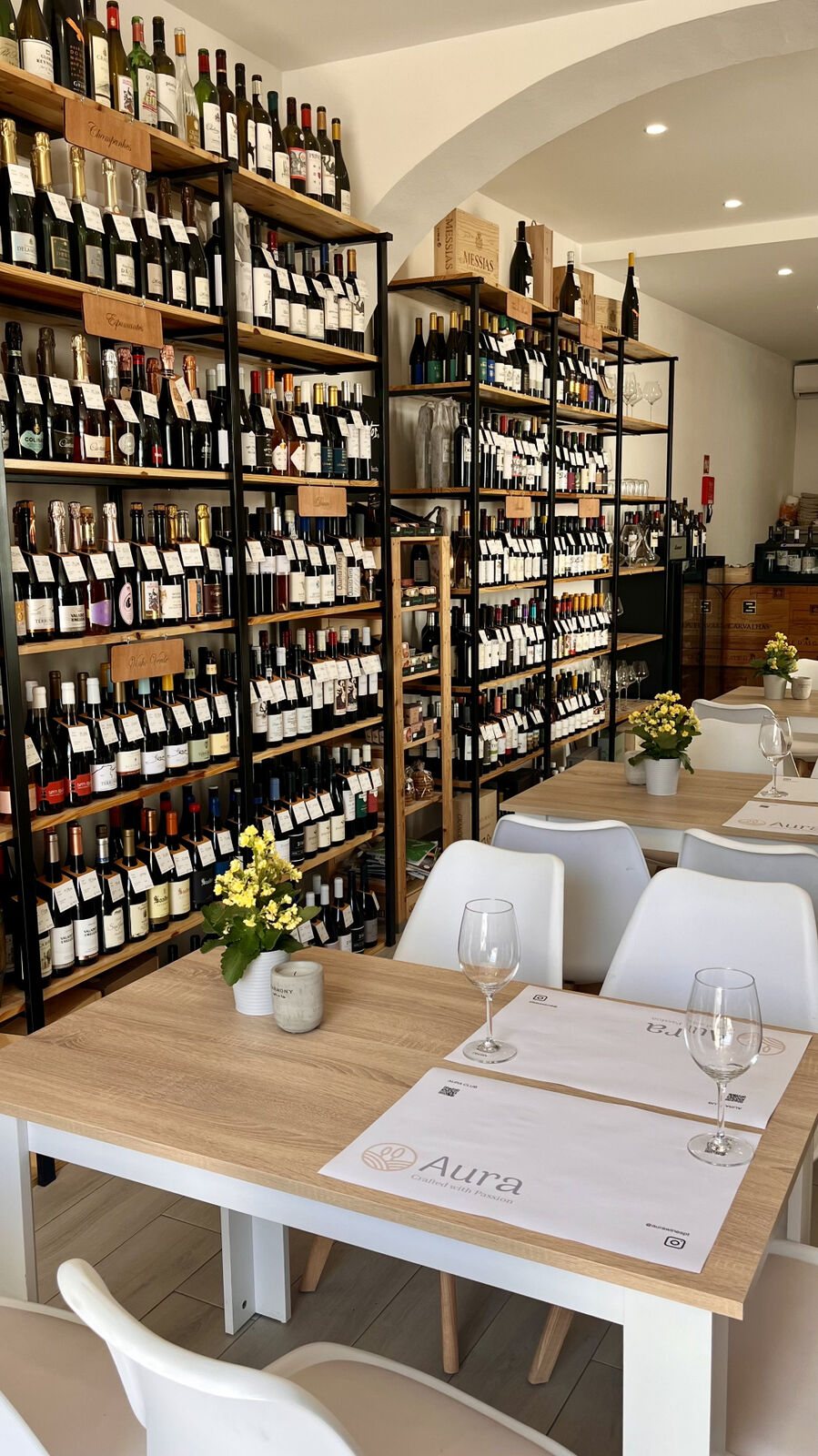 The Aura boutique and tasting room on Rua 1º de Maio, Tavira